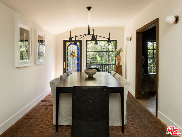 1524 Sunset Plaza Drive, Los Angeles CA: https://media.crmls.org/mediaz/11baa64f-ec2f-45ad-8fd0-98dce3011afe.jpg
