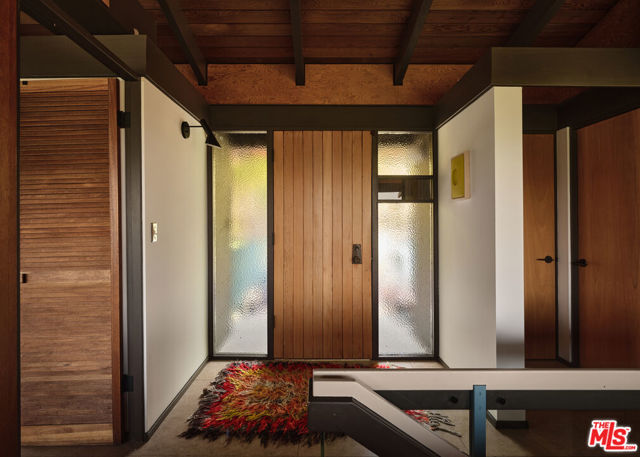 2052 Mayview Drive, Los Angeles CA: https://media.crmls.org/mediaz/11bad549-78dc-43bc-92ee-698229078521.jpg