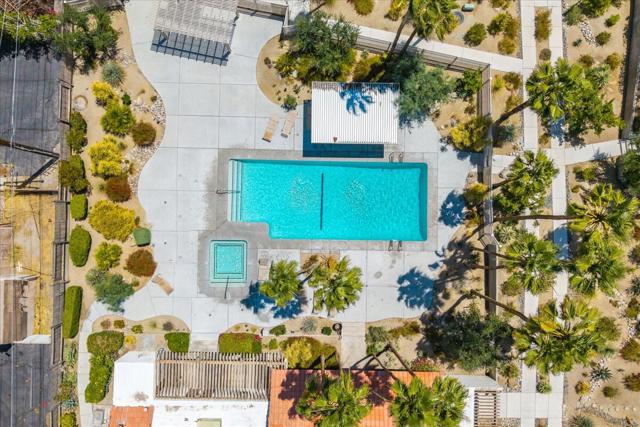 1870 N Mira Loma Way, Palm Springs CA: https://media.crmls.org/mediaz/11bb18ff-bdf1-4dda-8b9d-6bd7babc701b.jpg