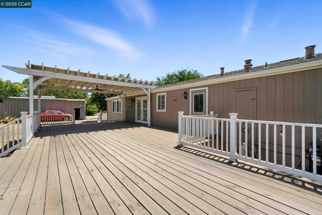 1950 Tule Ln, Knightsen CA: https://media.crmls.org/mediaz/11bb2c09-884a-4a98-9f91-c9abf9c87154.jpg