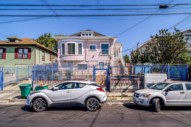 2520 E 24th Street, Oakland CA: https://media.crmls.org/mediaz/11bb9c6a-0511-4d1e-84ee-e8253223dc37.jpg