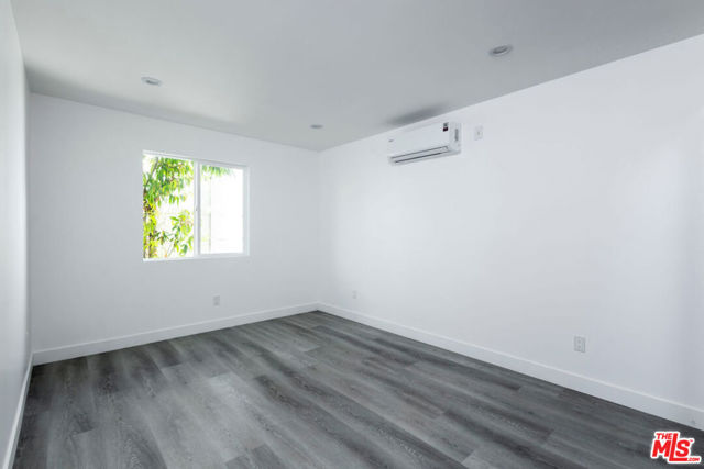 Image 11 of 20 For 2749 Mansfield Avenue