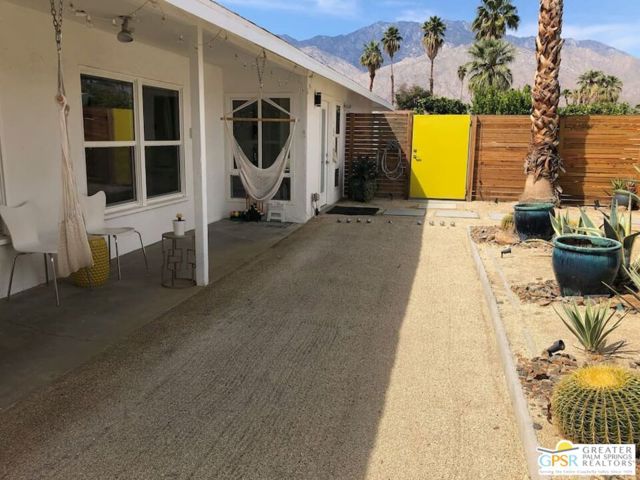 3963 E Calle San Antonio, Palm Springs CA: https://media.crmls.org/mediaz/11bbb1ef-110b-41fe-88d9-005cfa93184f.jpg
