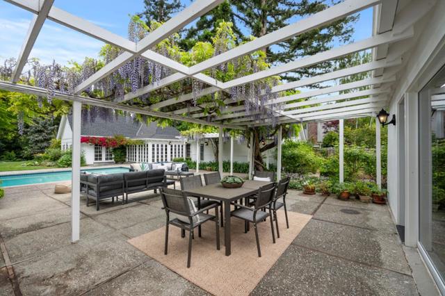 37 Lupin Lane, Atherton CA: https://media.crmls.org/mediaz/11bbe8c8-175d-4a04-addd-63f68da24b6c.jpg