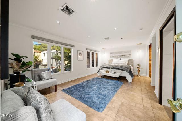 Detail Gallery Image 17 of 36 For 1038 Oban Dr, Los Angeles,  CA 90065 - 3 Beds | 3 Baths