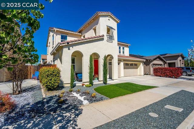 363 Fletcher Lane, Brentwood CA: https://media.crmls.org/mediaz/11bcdb22-45be-4b86-8132-68890287ea31.jpg