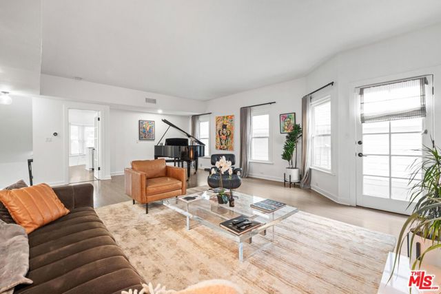 2622 2nd Street, Santa Monica CA: https://media.crmls.org/mediaz/11bd0565-e63e-4e35-9c45-946f125eb7b5.jpg