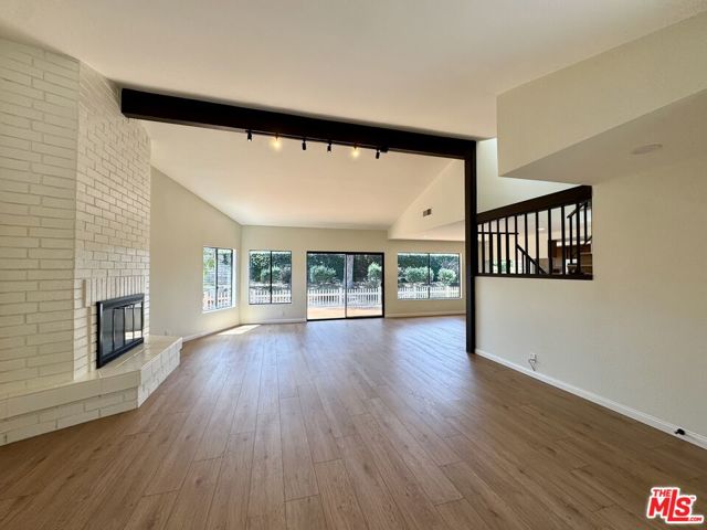 7756 Sailboat Circle, Huntington Beach CA: https://media.crmls.org/mediaz/11bd3850-558b-4494-8194-677edd19bd96.jpg