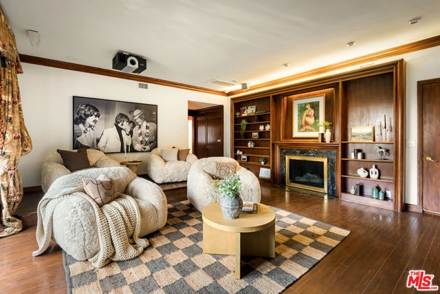 9996 Sunset Boulevard, Beverly Hills CA: https://media.crmls.org/mediaz/11be7bfc-caa0-4434-8da9-9b188ac2c06b.jpg