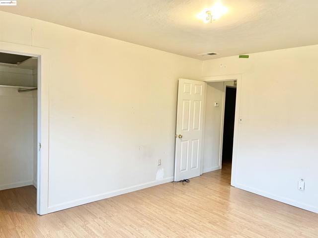 9719 Holly St, Oakland CA: https://media.crmls.org/mediaz/11bea4b3-e3d7-4945-9f14-ca01ec0f94da.jpg
