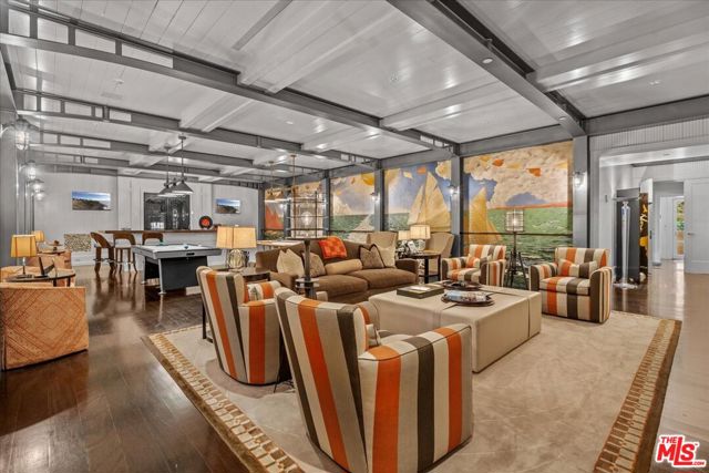 804 N Elm Drive, Beverly Hills CA: https://media.crmls.org/mediaz/11beb46d-1711-40e1-a49d-b6924bda98a4.jpg