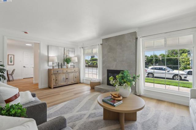 37512 Willowood Dr, Fremont CA: https://media.crmls.org/mediaz/11bebb87-a359-4c26-afff-8270b4b13aec.jpg