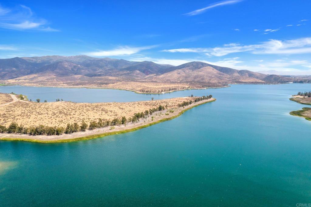 https://media.crmls.org/mediaz/11bf6d97-afb8-4b0c-a9a1-f08ef8a9ee3a.jpg?preset=X-Large