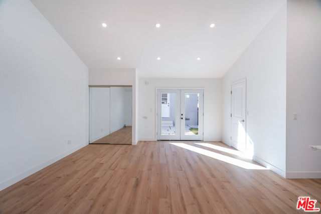 5822 Saloma Avenue, Sherman Oaks CA: https://media.crmls.org/mediaz/11bfce8a-cd66-45ca-bdbf-873298ecdbf1.jpg