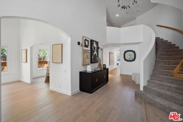 314 22nd Street, Santa Monica CA: https://media.crmls.org/mediaz/11c06a04-2d3c-4ee9-88a6-45d0cadb9934.jpg