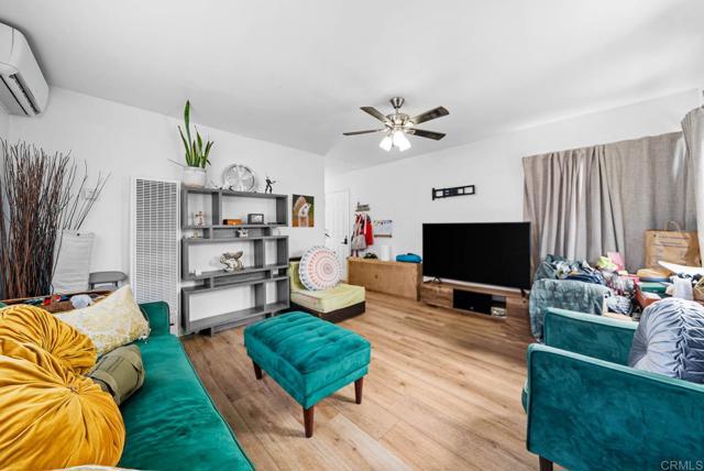 42 48 E 5Th Street, National City CA: https://media.crmls.org/mediaz/11c09368-9798-4c6d-923f-d759ec3371dd.jpg