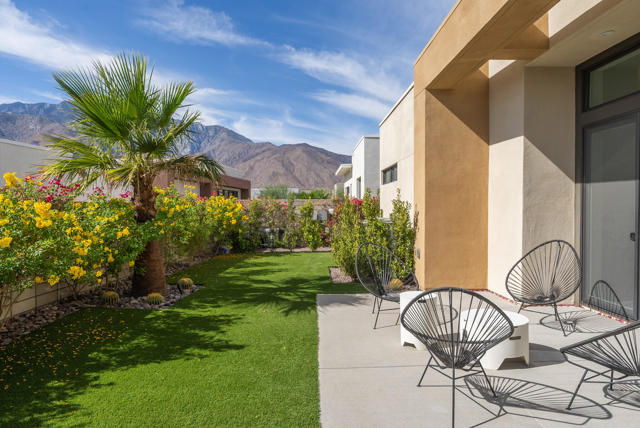 761 Nugget Lane, Palm Springs CA: https://media.crmls.org/mediaz/11c0f12f-8951-42cf-82b0-f73f7e7ad653.jpg