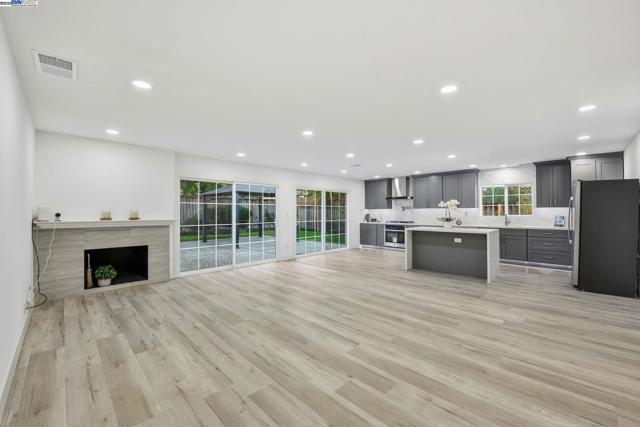 3312 San Marco Ct, Union City CA: https://media.crmls.org/mediaz/11c100ac-2970-48a0-9130-78dbd146bce3.jpg