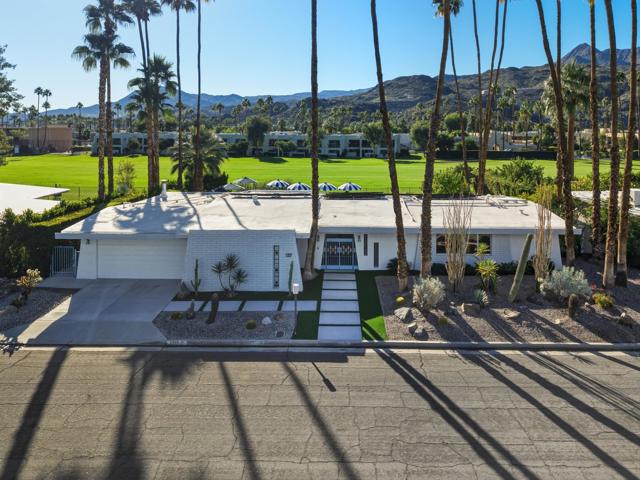 5337 E Lakeside Drive, Palm Springs CA: https://media.crmls.org/mediaz/11c11288-ffdd-4e9d-80a0-492ef8cd2c70.jpg