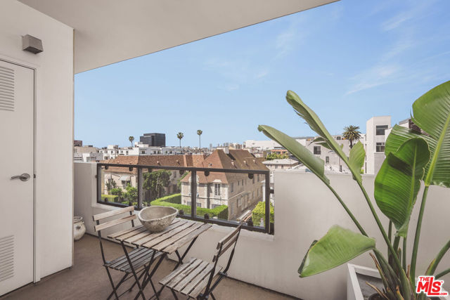 118 N Kings Road, Los Angeles CA: https://media.crmls.org/mediaz/11c14e9c-b3b8-4fae-a3bc-ae7e4efa75a5.jpg