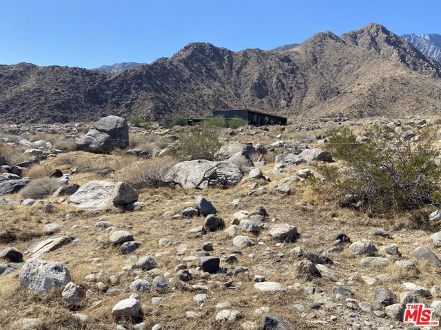2217 Morning Vista Drive, Palm Springs CA: https://media.crmls.org/mediaz/11c15ddb-d424-423a-a29b-620e2aa5ec13.jpg