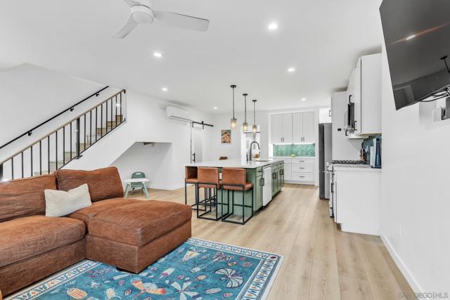 2146 Franklin Ave, San Diego CA: https://media.crmls.org/mediaz/11c18be9-e7c6-4981-b66d-7971459c2439.jpg