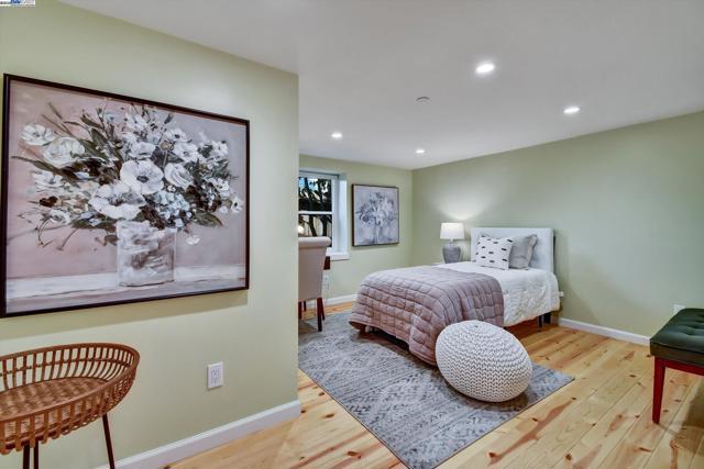 148 Auburn St, San Rafael CA: https://media.crmls.org/mediaz/11c1a9e1-708b-4ab1-b36c-9f12cedb3f0e.jpg