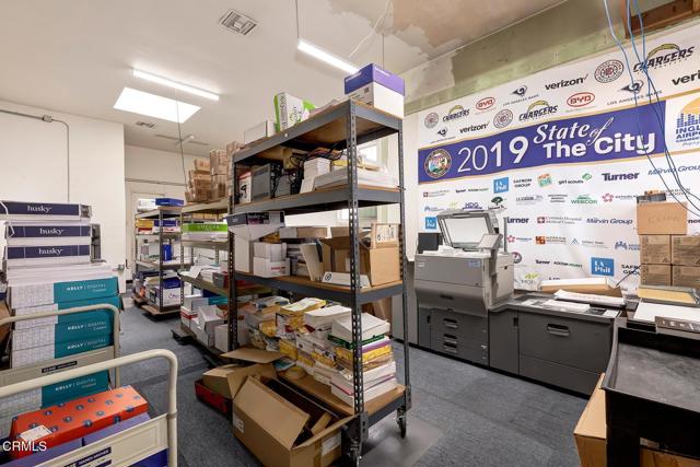 426 W Arbor Vitae Street, Inglewood CA: https://media.crmls.org/mediaz/11c24c61-266b-4153-a9ac-5516f18a1919.jpg