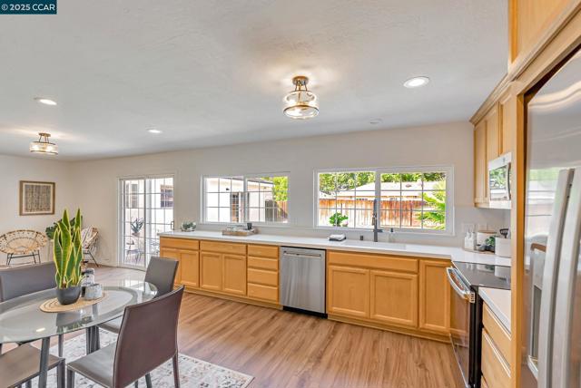 1836 Boxwood Dr, Concord CA: https://media.crmls.org/mediaz/11c2be62-2338-435f-8604-54629970f1e8.jpg