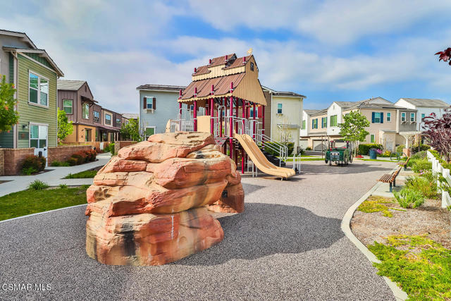 1953 Cottage Drive, Simi Valley CA: https://media.crmls.org/mediaz/11c324cd-857f-41c6-89e5-5c66ab56fa40.jpg