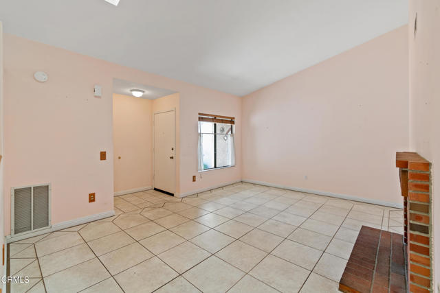 447 Ute Lane, Ventura CA: https://media.crmls.org/mediaz/11c4198e-4fe1-4e5e-ba3f-9cf343ec8256.jpg