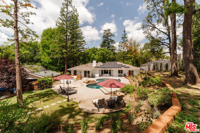 15514 Del Gado Drive, Sherman Oaks CA: https://media.crmls.org/mediaz/11c499e3-8ece-4f05-93ca-c03eedbace68.jpg
