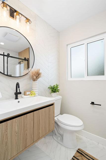 14272 Santiago Rd, San Leandro CA: https://media.crmls.org/mediaz/11c49f4d-e351-4db1-9c5b-a427038a6b88.jpg