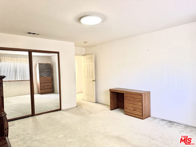 1137 Eagle Vista Drive, Los Angeles CA: https://media.crmls.org/mediaz/11c4b289-659c-4077-94f8-899abbb8075a.jpg