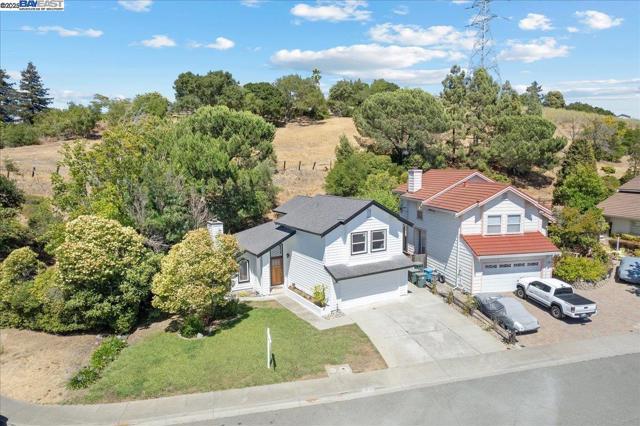 1218 Locust Dr, Vallejo CA: https://media.crmls.org/mediaz/11c59489-441d-4e49-94f1-c12478248022.jpg