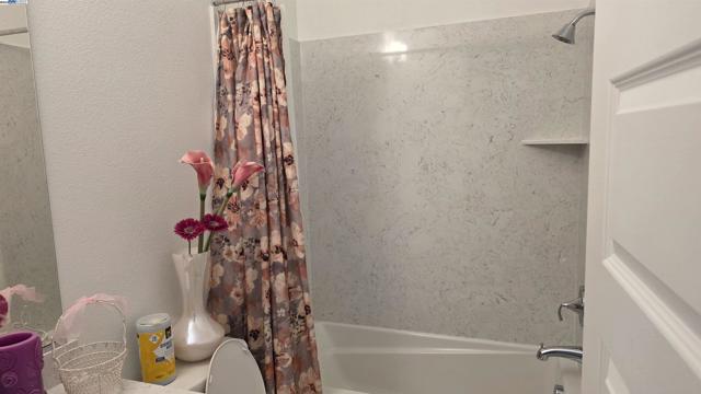 4709 Iron Bird Dr, Folsom CA: https://media.crmls.org/mediaz/11c5cb2b-3ade-45aa-b42b-f084504dd599.jpg