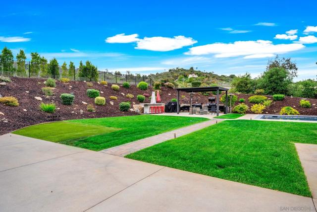 21992 Wilgen Rd, Escondido CA: https://media.crmls.org/mediaz/11c5feaf-1161-4b01-b259-711f093866ec.jpg