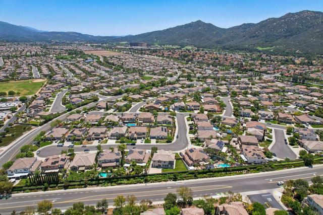 31332 Bluebeech Court, Temecula CA: https://media.crmls.org/mediaz/11c650bb-4269-48d6-a3db-0a0a1873ecc9.jpg