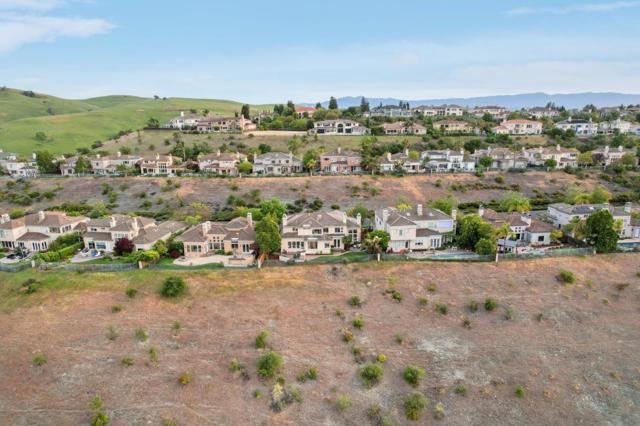 5777 Foligno Way, San Jose CA: https://media.crmls.org/mediaz/11c6b711-459e-4513-976f-db1a2ce9bea6.jpg