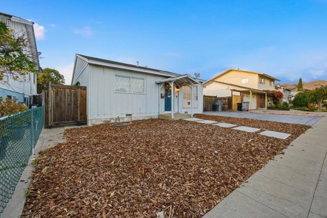 2987 Patt Avenue, San Jose CA: https://media.crmls.org/mediaz/11c6c0b3-b6b8-4781-ae63-0e1c616db49d.jpg