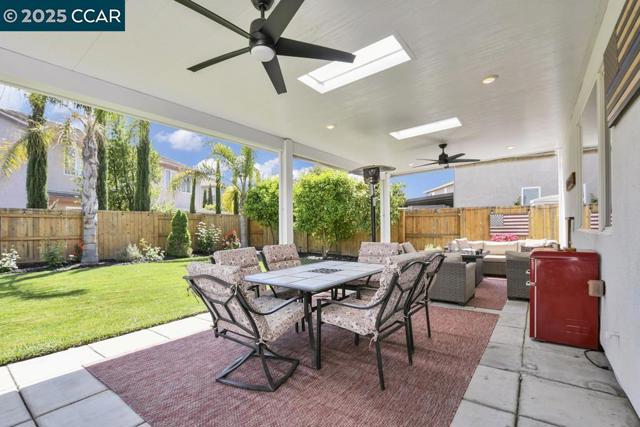 369 Myrtle Ln, Oakley CA: https://media.crmls.org/mediaz/11c6e270-72ef-4b32-8e83-3e38599e9f7e.jpg