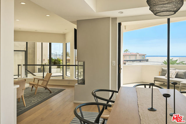 734 Esplanade, Redondo Beach, California 90277, 2 Bedrooms Bedrooms, ,2 BathroomsBathrooms,Residential,For Sale,Esplanade,25559139