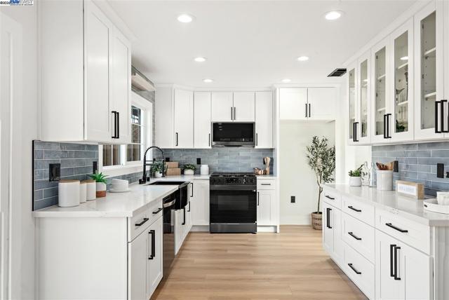 3270 Santa Sophia Way, Union City CA: https://media.crmls.org/mediaz/11c760d4-2023-4acc-b444-738ead40798b.jpg