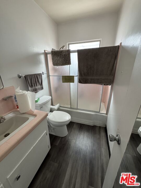 231 California Avenue, Santa Monica CA: https://media.crmls.org/mediaz/11c76ed9-ce35-407f-aaea-64bb32e0cb45.jpg