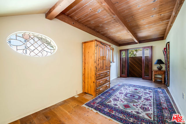 454 E Rustic Road, Santa Monica CA: https://media.crmls.org/mediaz/11c77e72-62a2-4d2f-9ba9-9e7e55f69563.jpg
