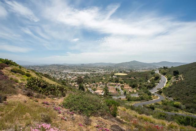 2133 View Crest Glen, Escondido CA: https://media.crmls.org/mediaz/11c8332a-a0d1-4a6c-b024-5e5a46b25364.jpg