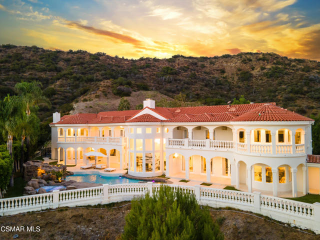25665 Mulholland Highway, Calabasas CA: https://media.crmls.org/mediaz/11c84c25-8902-4772-9950-7e7c208a1ff7.jpg
