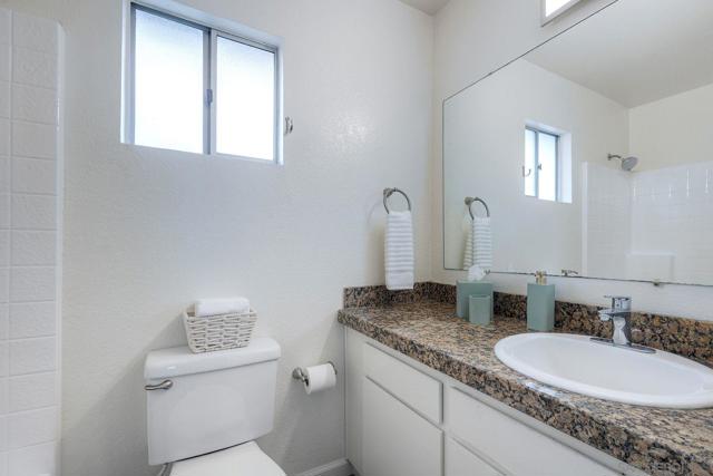 1415 17 Flag Ln, El Cajon CA: https://media.crmls.org/mediaz/11c88690-0ef1-4434-9c37-fd7e0512c99c.jpg