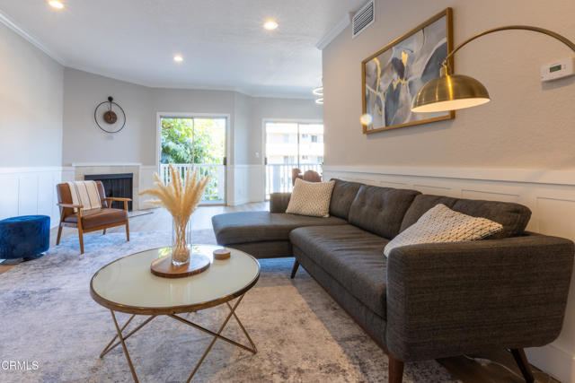 Detail Gallery Image 3 of 26 For 5135 Zelzah Ave #107,  Encino,  CA 91316 - 2 Beds | 2 Baths
