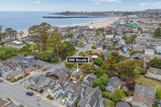 208 Brook Avenue, Santa Cruz CA: https://media.crmls.org/mediaz/11c8e6bf-2cb8-4209-a8e9-2c2ec1c4b1b1.jpg